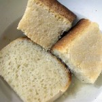 Куски белого хлеба